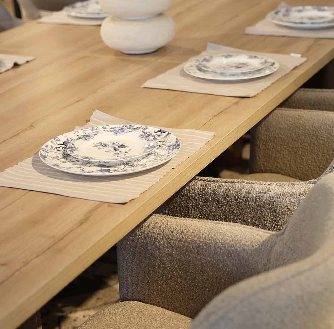 3-2.jpg طاولة طعام لاريك بدون كراسي بسطح خشبي